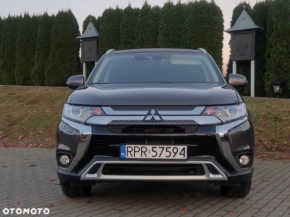 Mitsubishi Outlander 2.0 Instyle Navi 4WD CVT - 3