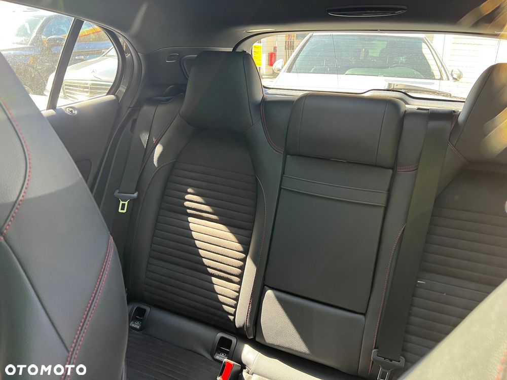 Mercedes-Benz GLA 220 4-Matic AMG Line - 10