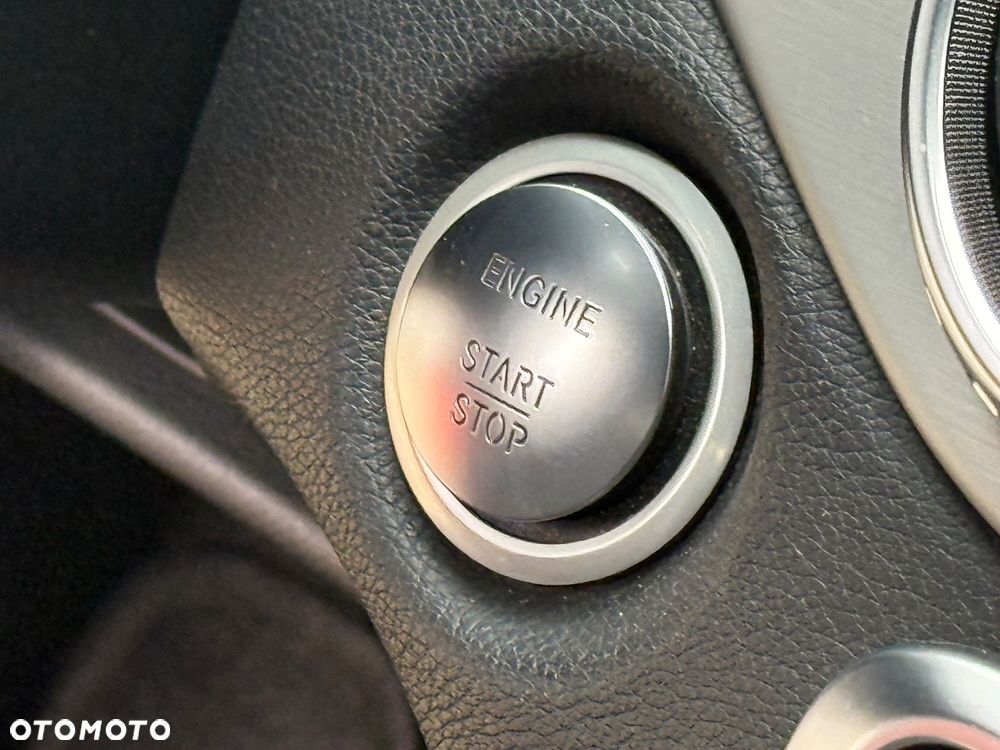 Mercedes-Benz GLA - 12