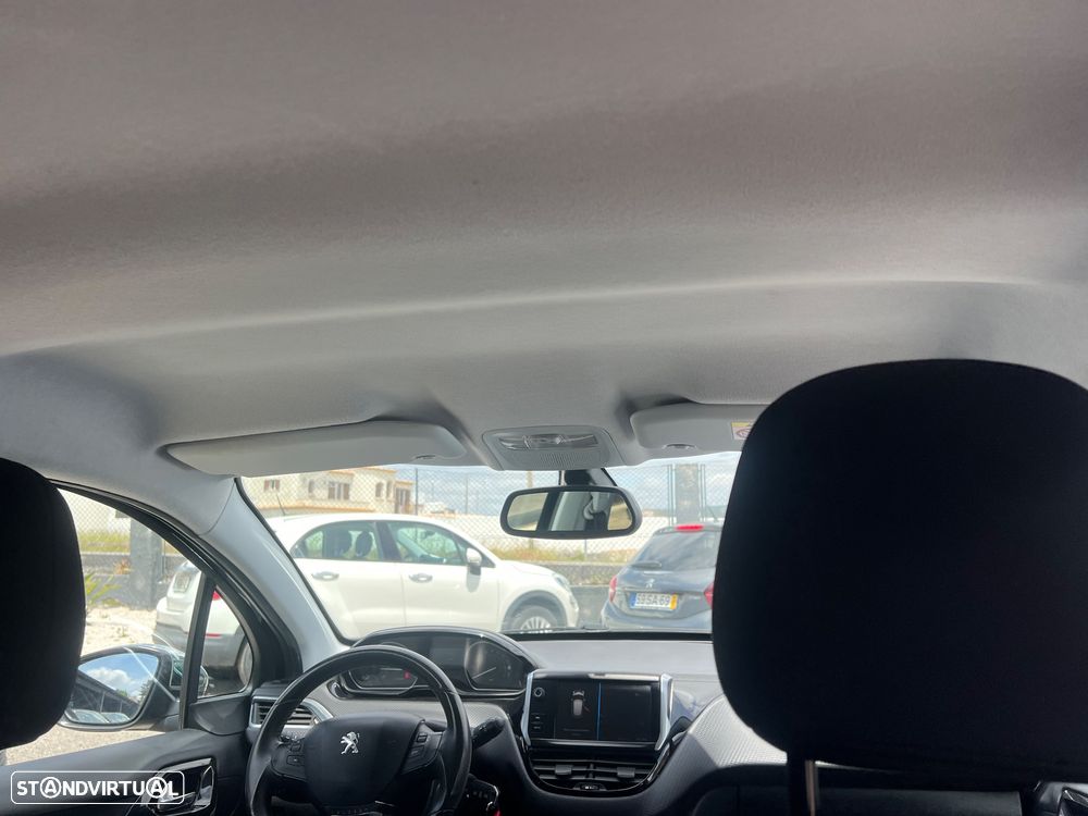 Peugeot 208 1.2 PureTech Style - 24