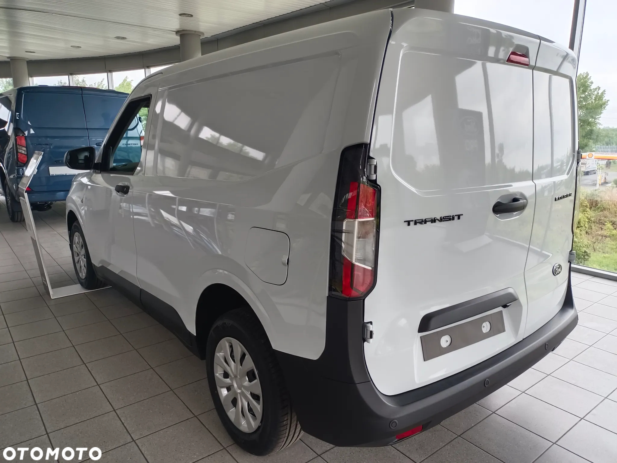 Ford Transit Courier - 4