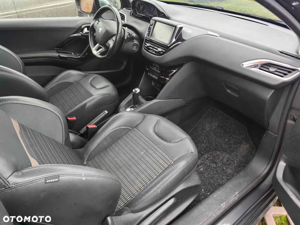 Peugeot 208 - 5