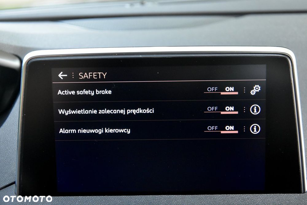 Peugeot 5008 THP 165 EAT6 Allure - 37
