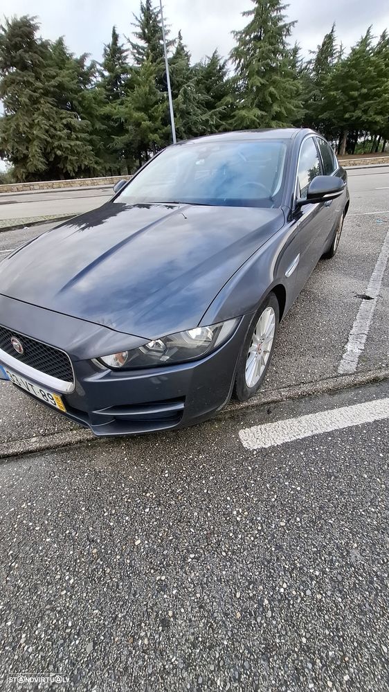 Jaguar XE E-Performance Prestige - 11