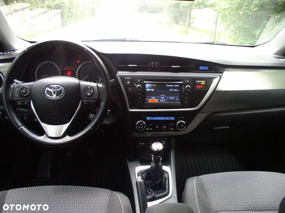 Toyota Auris 1.6 Valvematic Executive - 9