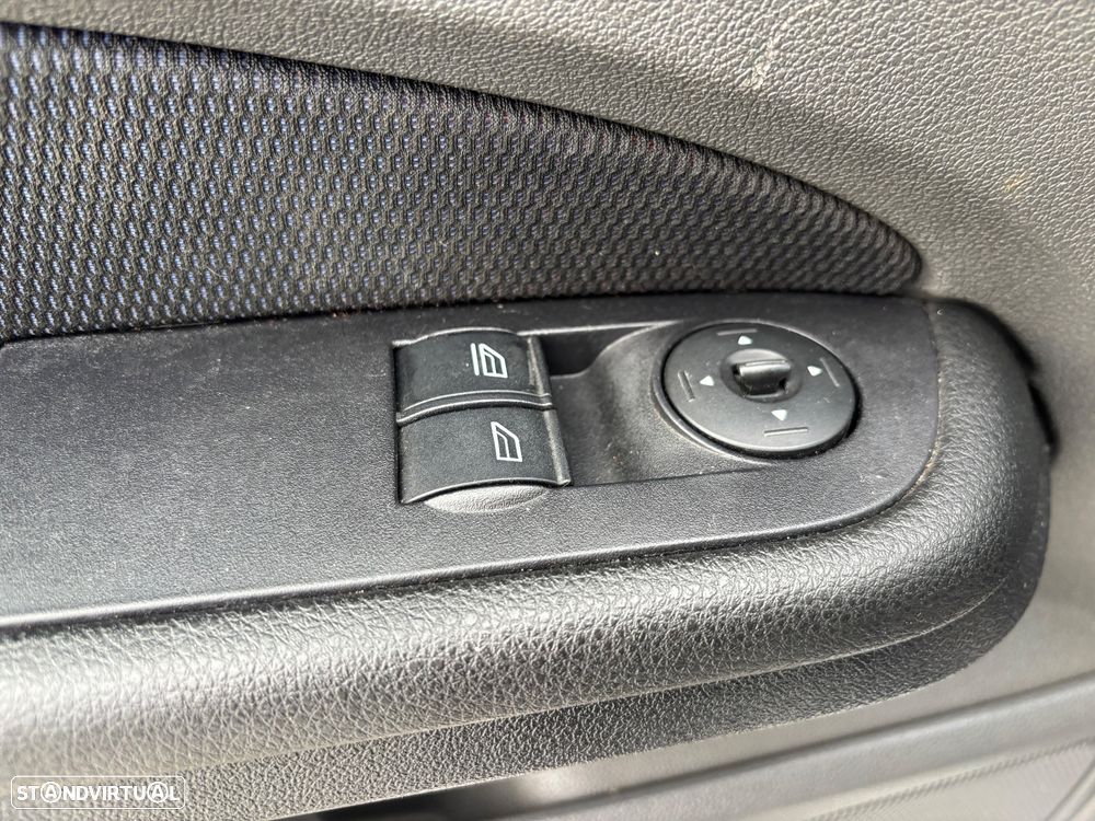 Ford Focus SW 1.6 TDCi Titanium - 38