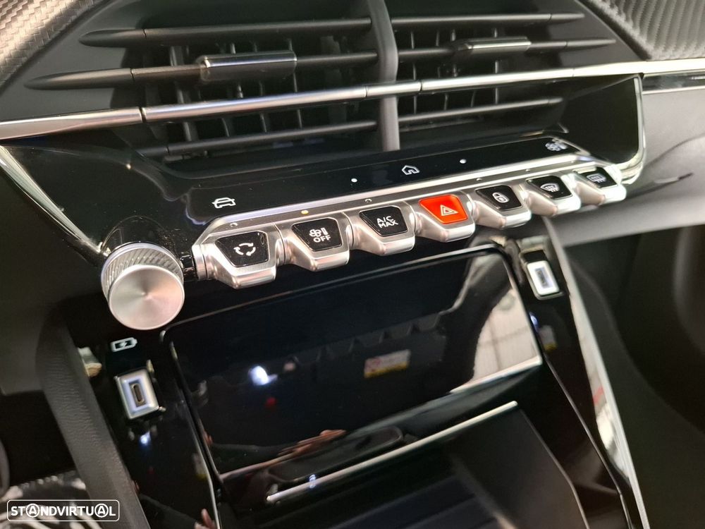 Peugeot 2008 1.2 PureTech Allure - 21