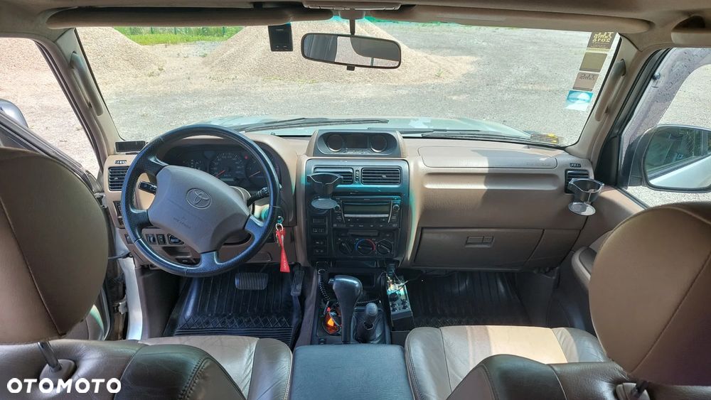 Toyota Land Cruiser - 7