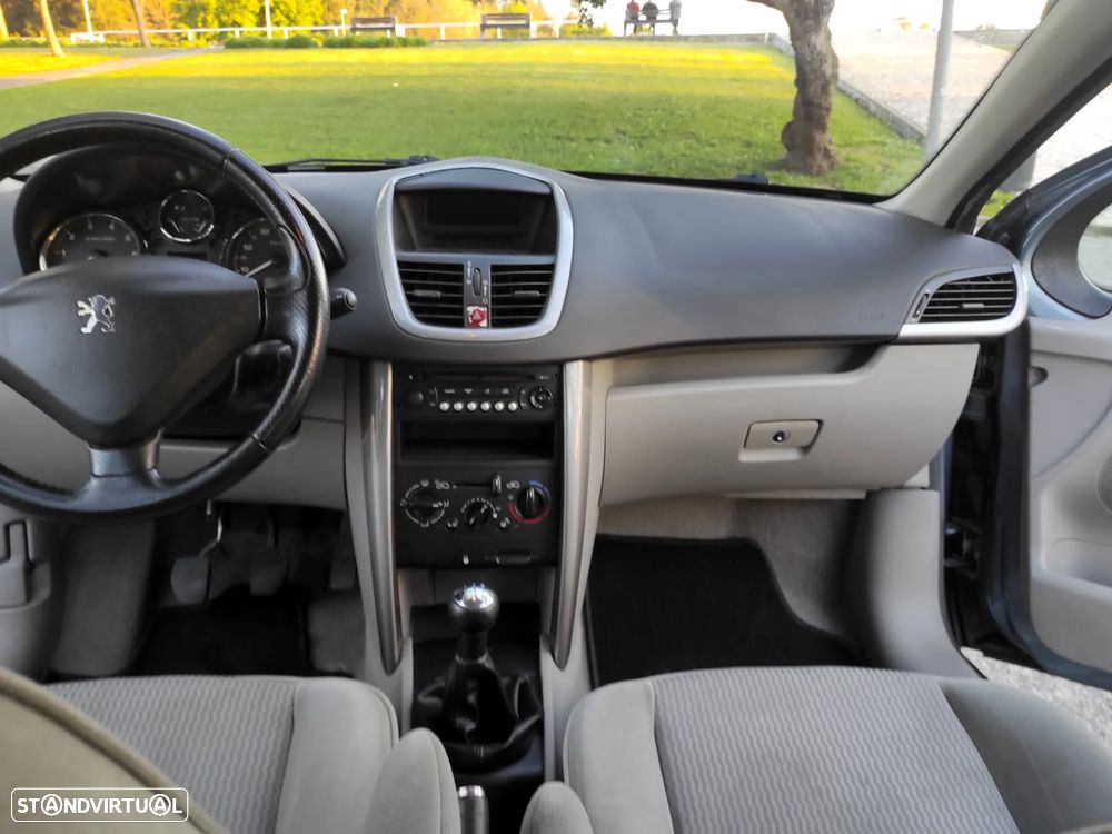 Peugeot 207 1.4 16V Trendy - 14