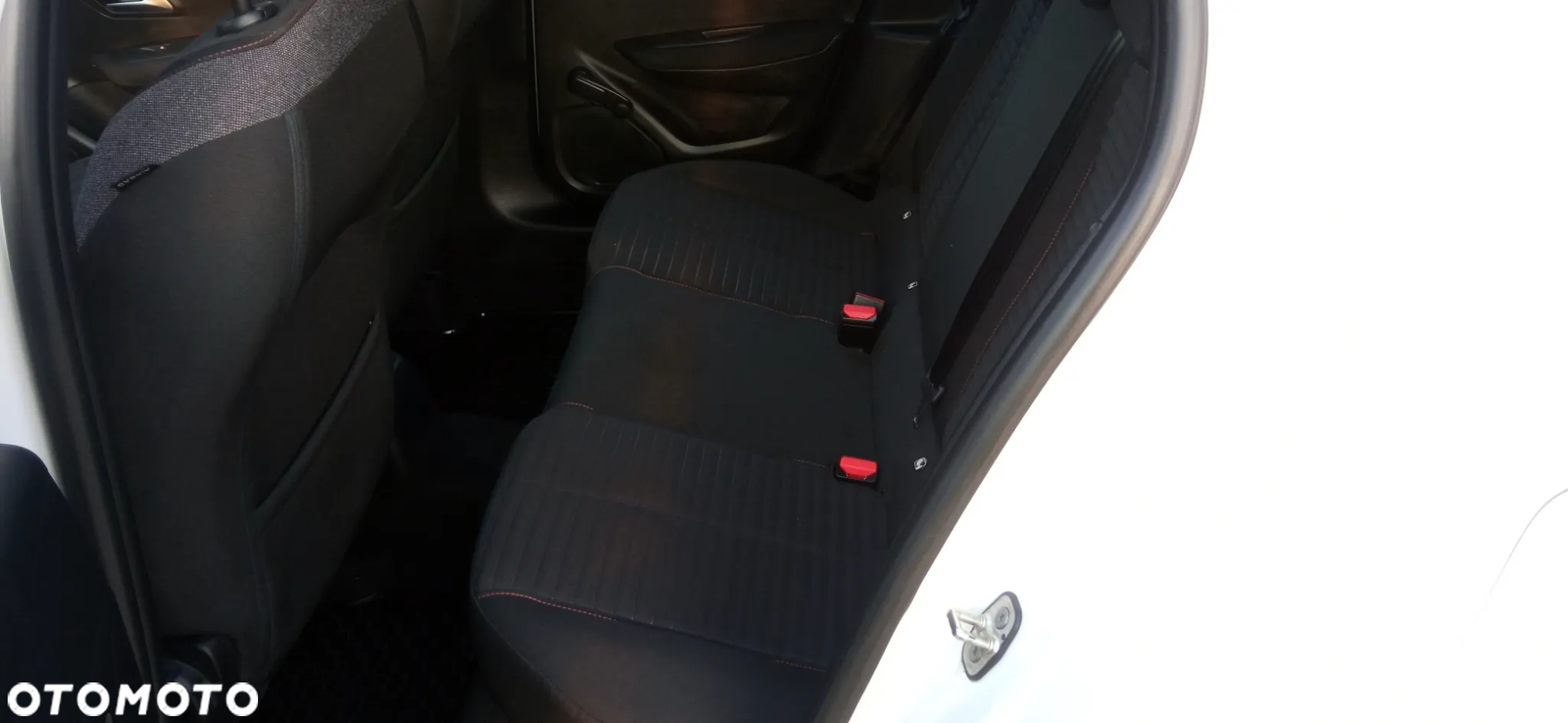 Peugeot 208 - 16