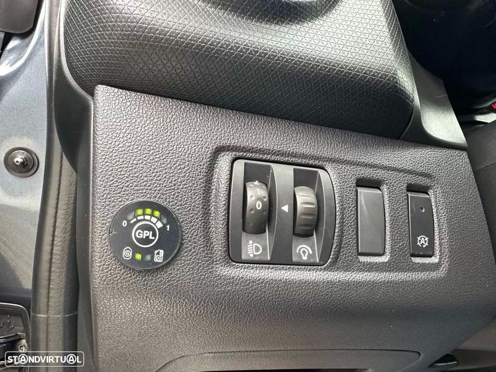 Renault Clio 0.9 TCe Limited Bi-Fuel - 14
