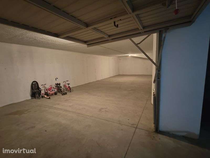 Garagem fechada c/contador elétrico, 80m² - Grande imagem: 4/7