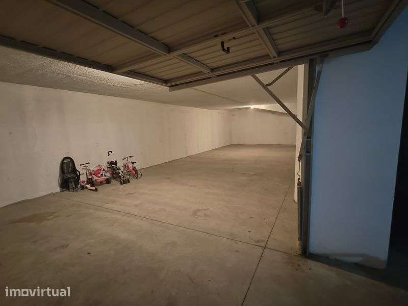 Garagem fechada c/contador elétrico, 80m² - Grande imagem: 4/7