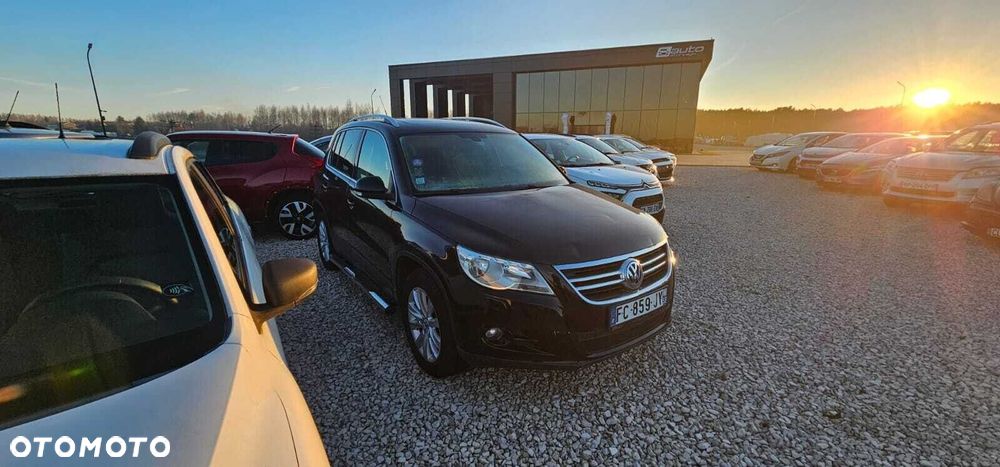 Volkswagen Tiguan - 1