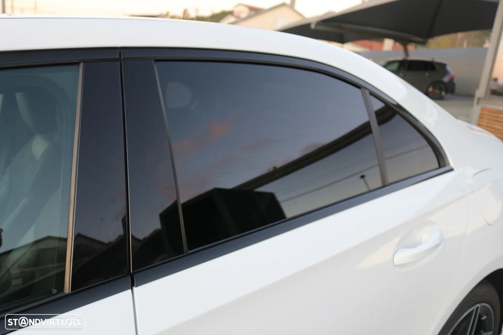 Mercedes-Benz A 250 Limousine e AMG Line - 12