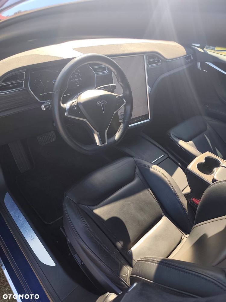 Tesla Model S - 7
