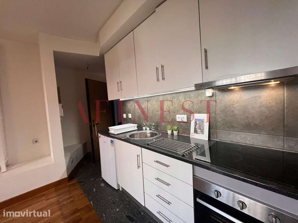 Apartamento T1 Renovado e Mobilado nas Laranjeiras - Entrada Imediata - Grande imagem: 5/8
