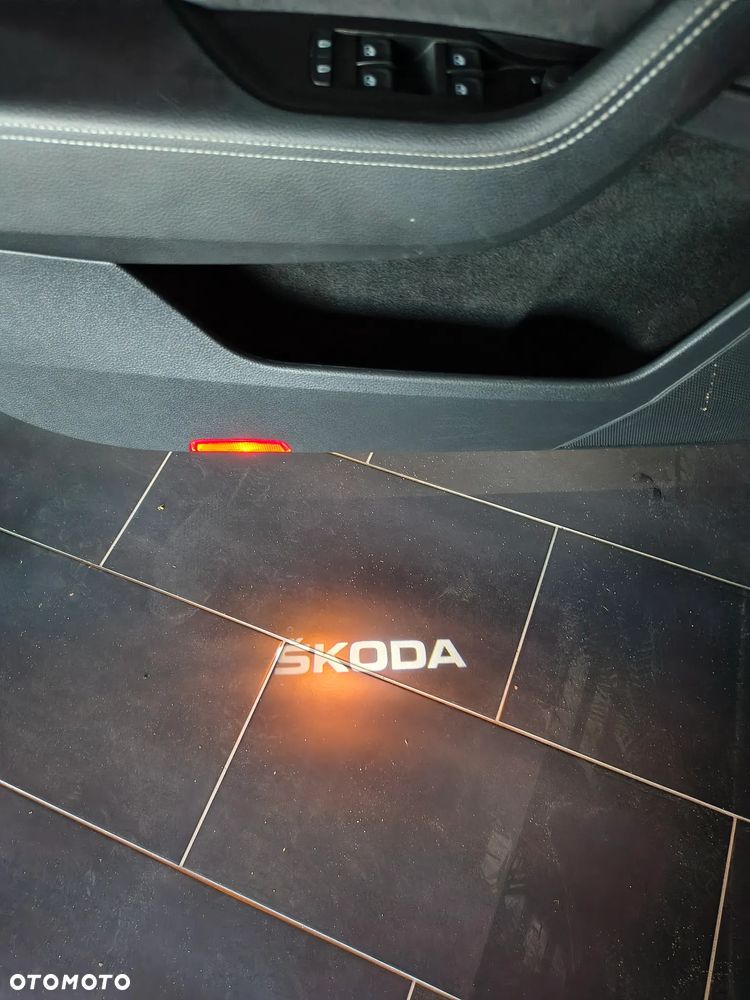 Skoda Superb 2.0 TDI SCR Sportline DSG - 17