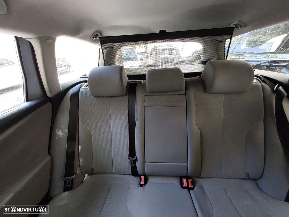 VW Passat Variant 1.6 TDI Confortline BlueMotion - 9