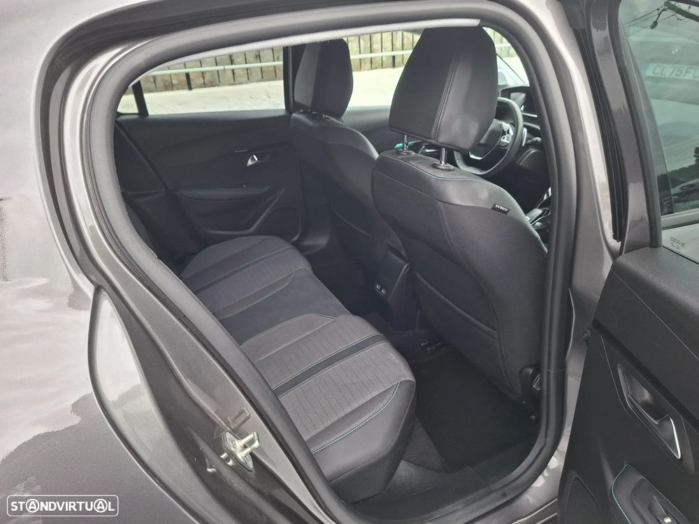 Peugeot 208 PureTech 130 EAT8 Allure - 26