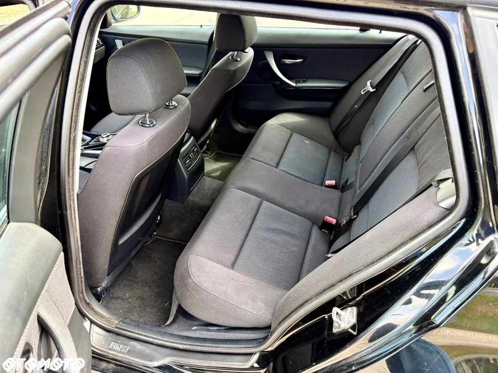 BMW Seria 3 318d - 11
