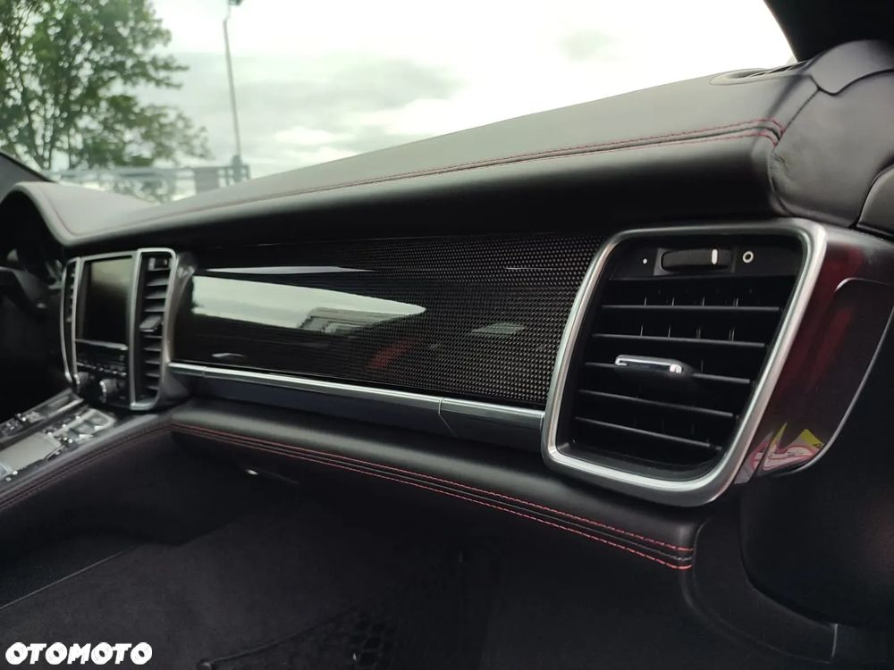 Porsche Panamera 4S - 22