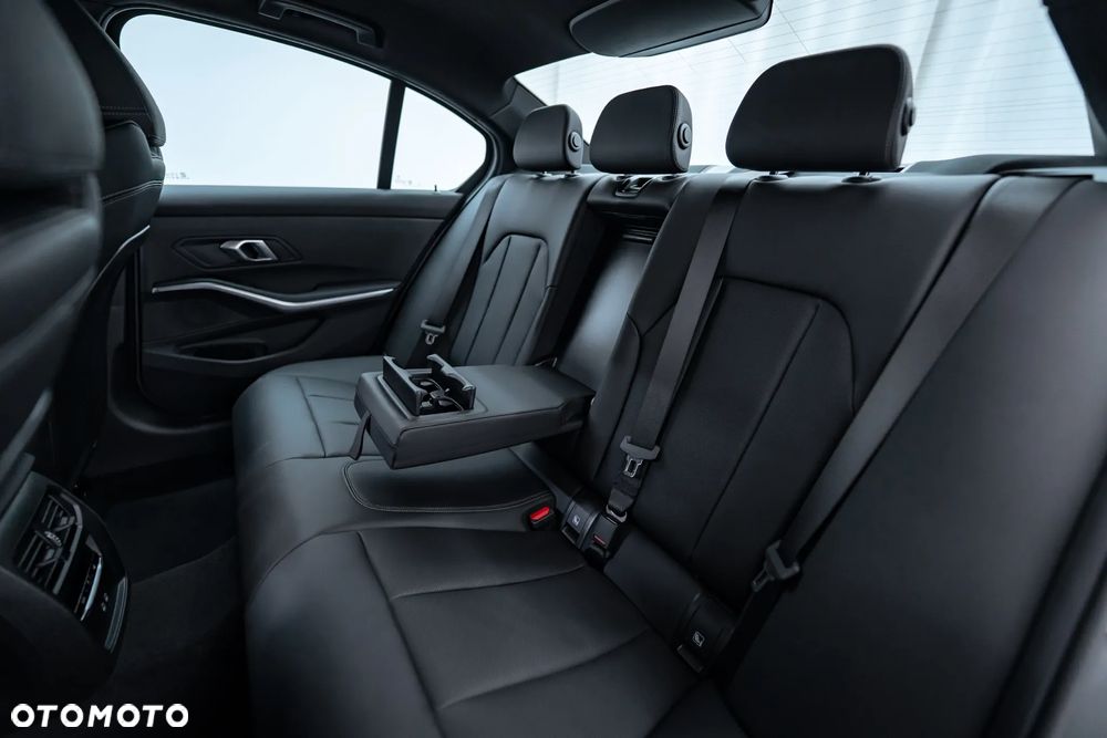 BMW Seria 3 318i M Sport - 37