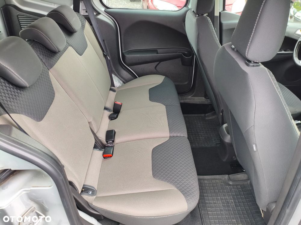 Ford Transit Courier - 16
