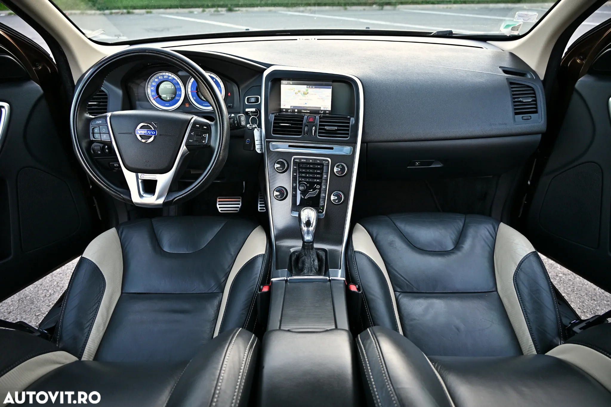 Volvo XC 60 D5 AWD Aut. RDesign - 18