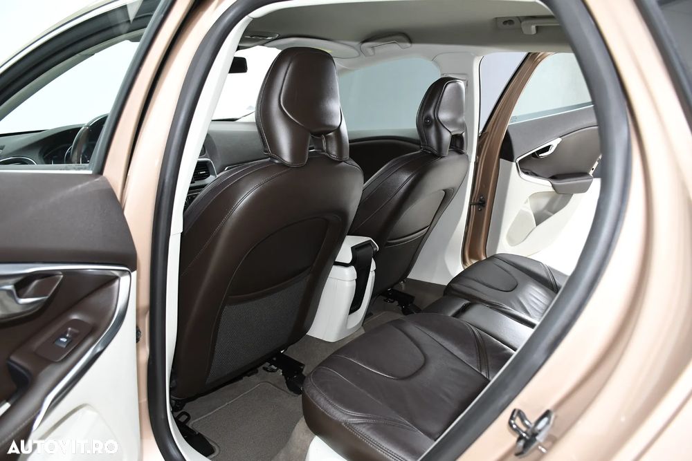 Volvo V40 D2 94g Summum - 17