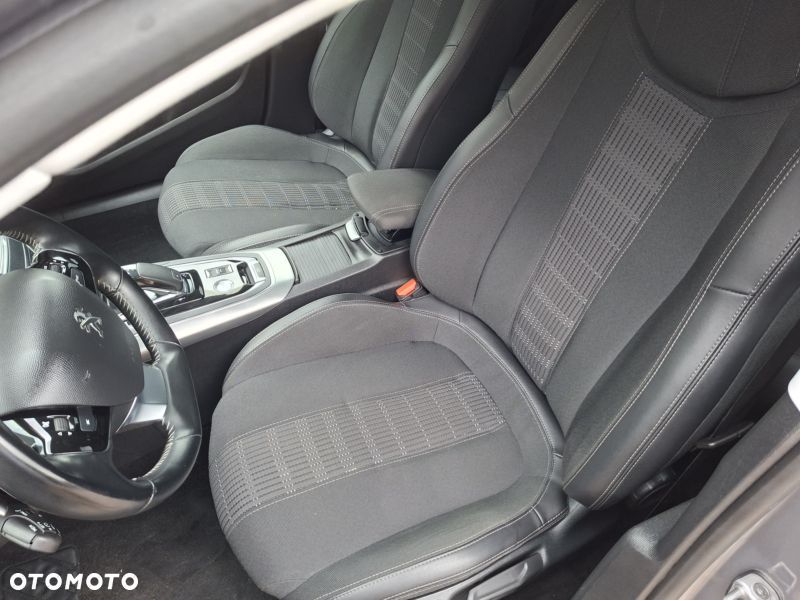 Peugeot 308 PureTech 130 GPF EAT8 Stop & Start Allure Business-Paket - 19