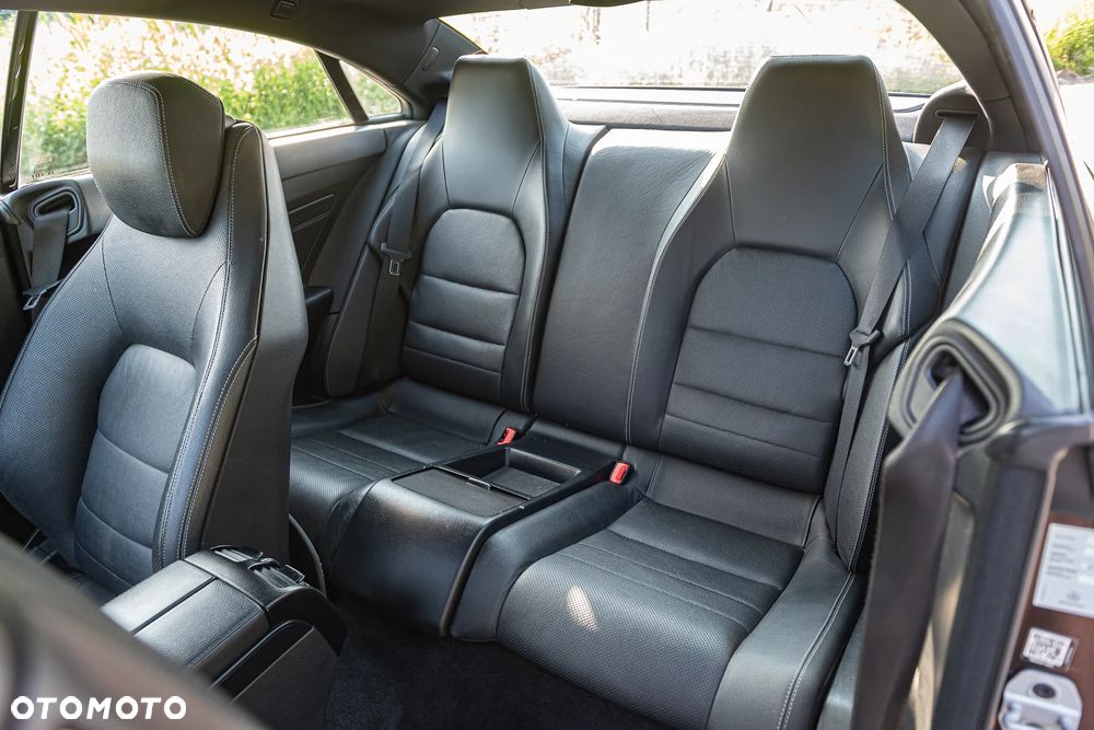 Mercedes-Benz Klasa E 200 4-Matic 9G-TRONIC - 24