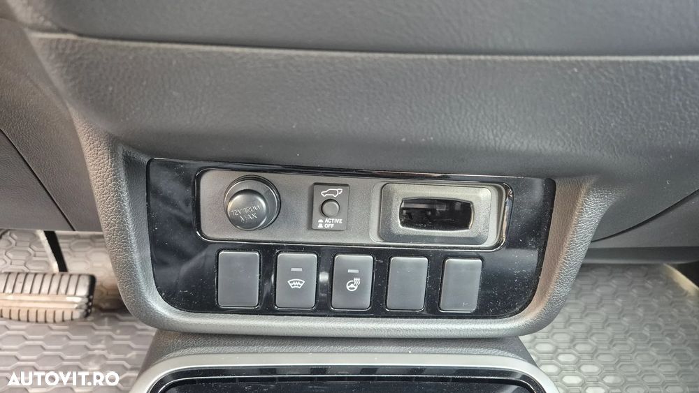 Mitsubishi Outlander - 9