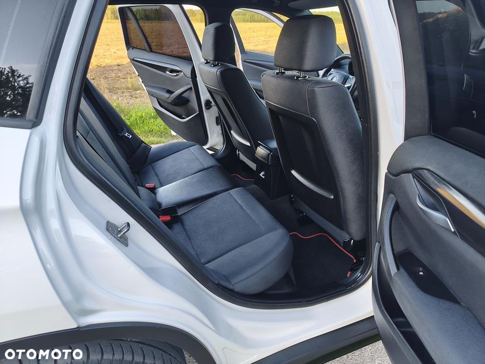BMW X1 sDrive18d xLine - 28