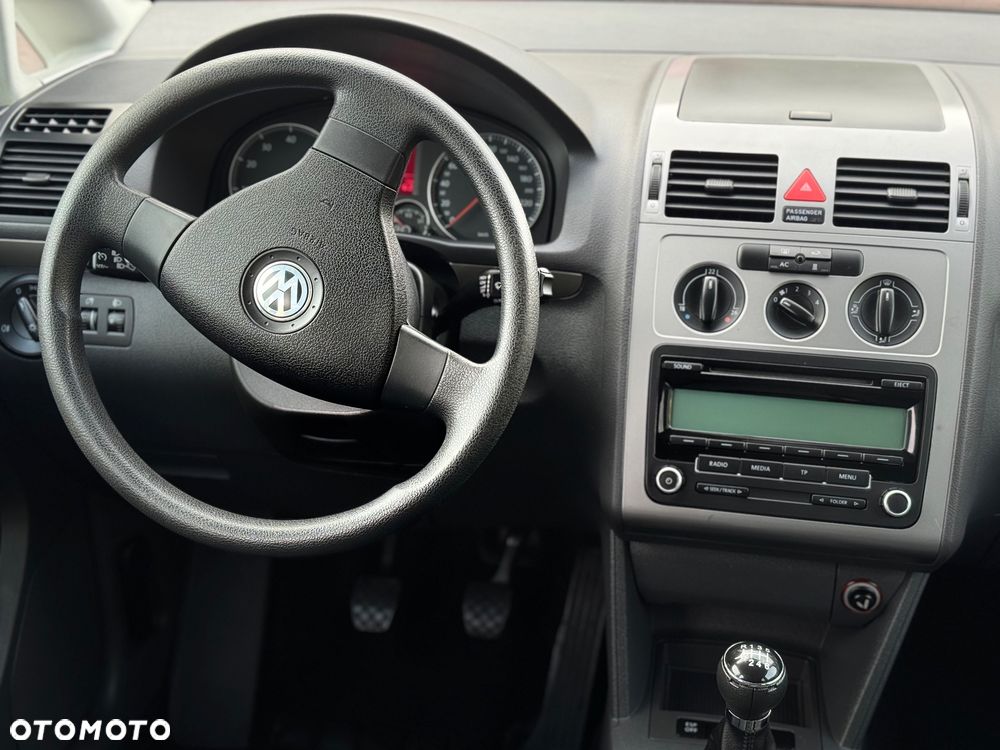 Volkswagen Touran - 12