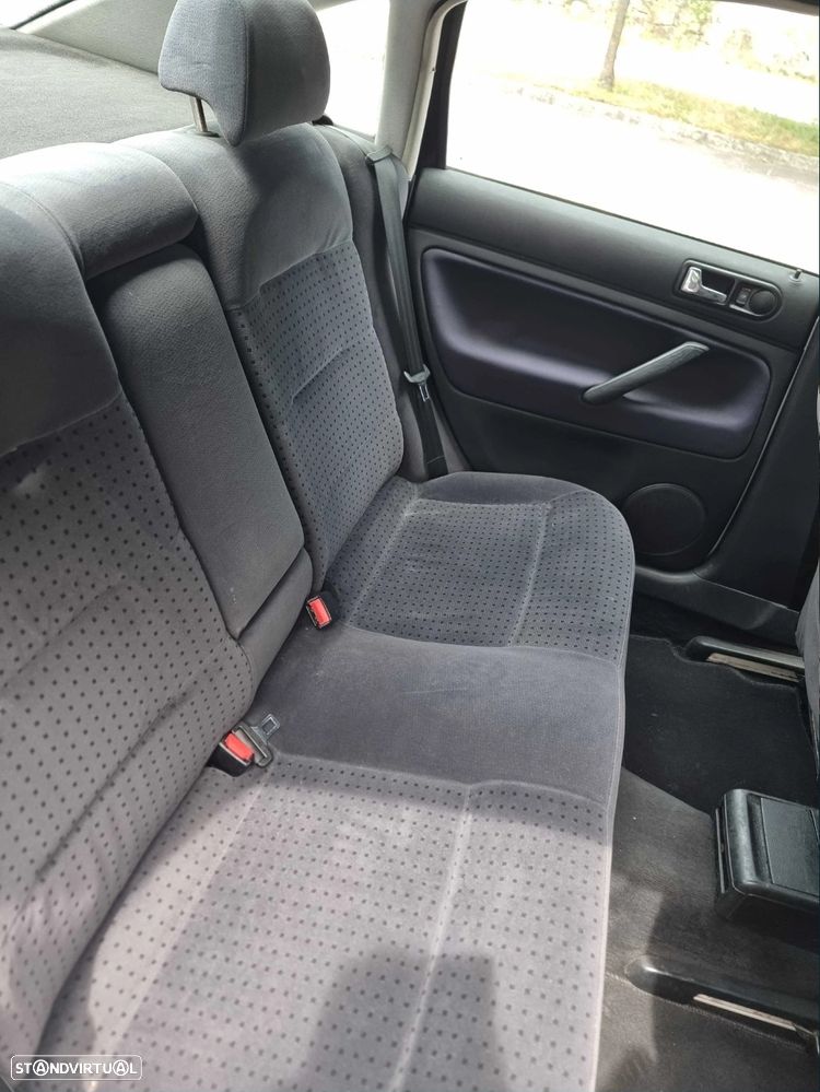 VW Passat Variant 1.9 TDi Confortline - 5