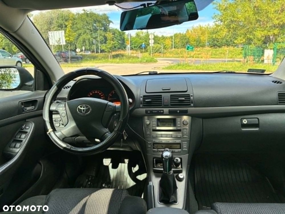 Toyota Avensis 1.8 VVT-i Luna - 2