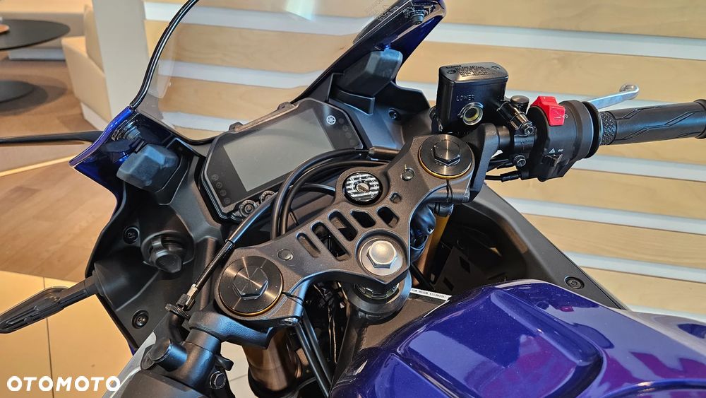 Yamaha R3 - 18