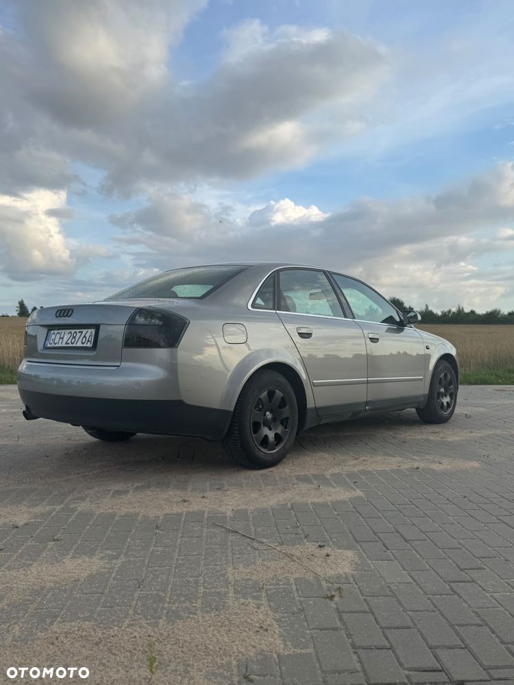 Audi A4 Limousine - 1
