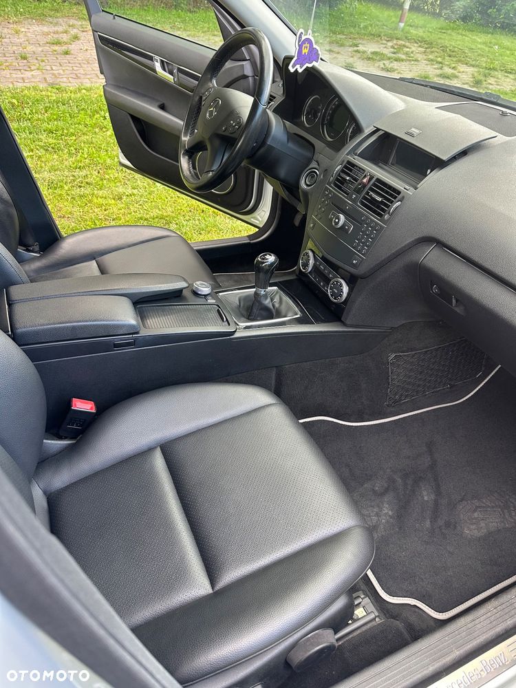 Mercedes-Benz Klasa C 180 Kompressor BlueEFFICIENCY - 33