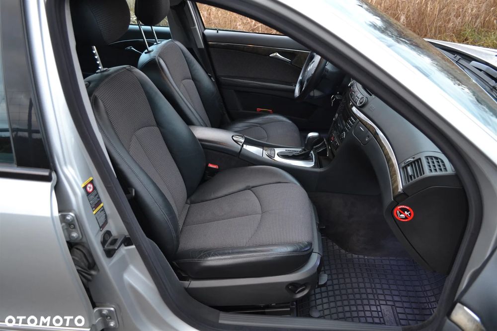 Mercedes-Benz Klasa E 240 4Matic Avantgarde - 19