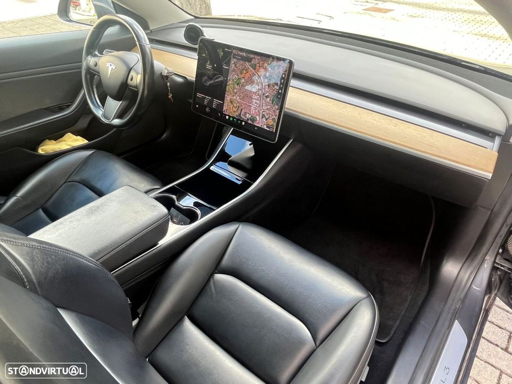 Tesla Model 3 - 9