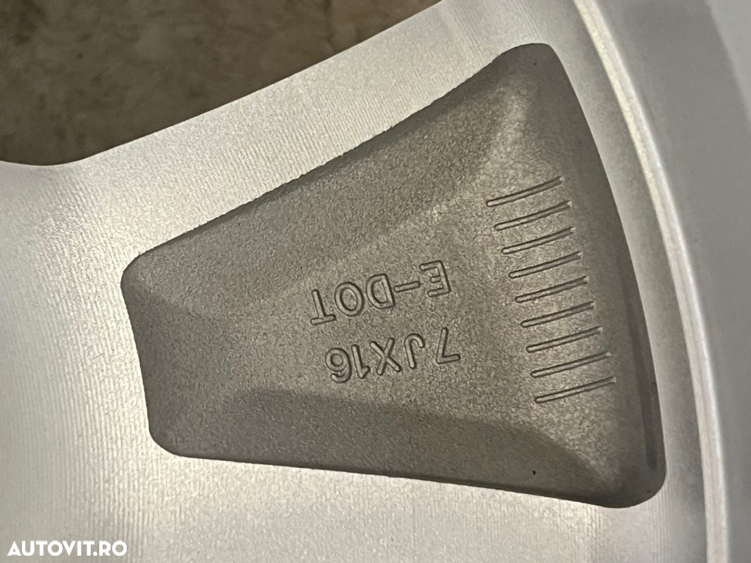 vând set jante noi originale Hyundai I40 cu anvelope  iarnă - 5