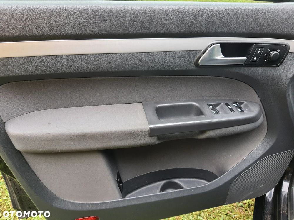 Volkswagen Touran 1.6 TDI DPF BlueMotion Technology Comfortline - 19