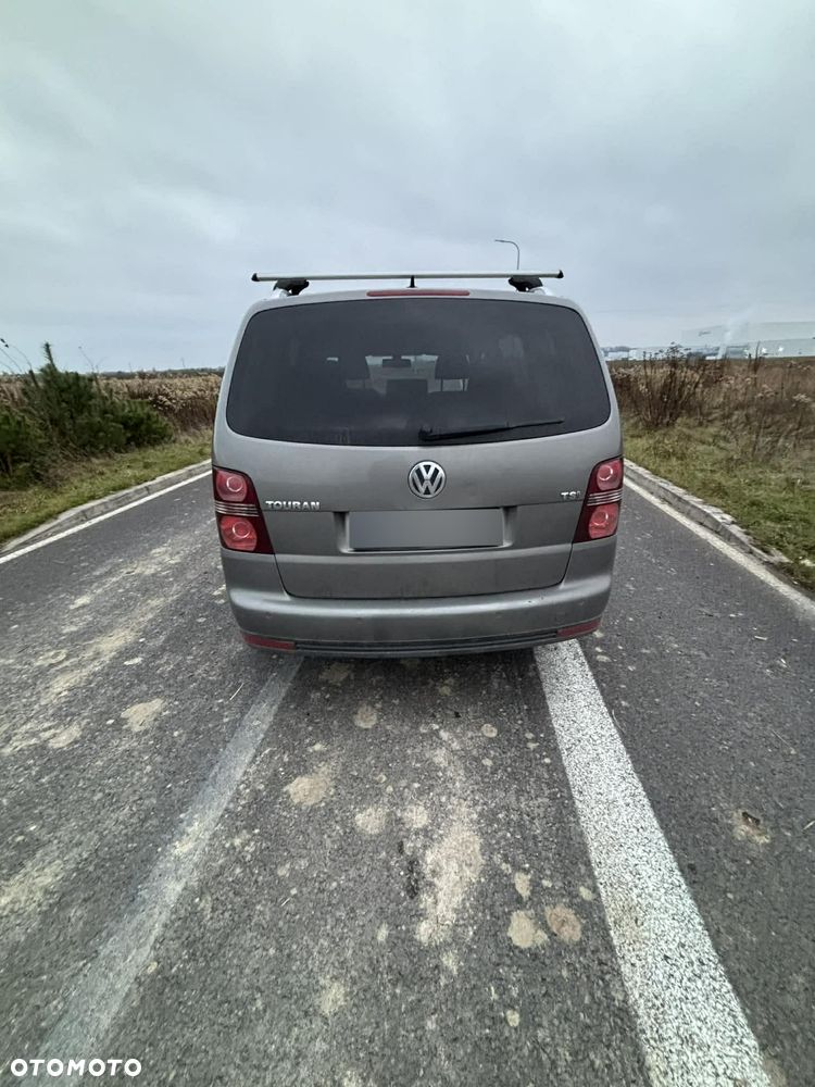 Volkswagen Touran 1.4 TSI Conceptline DSG - 3