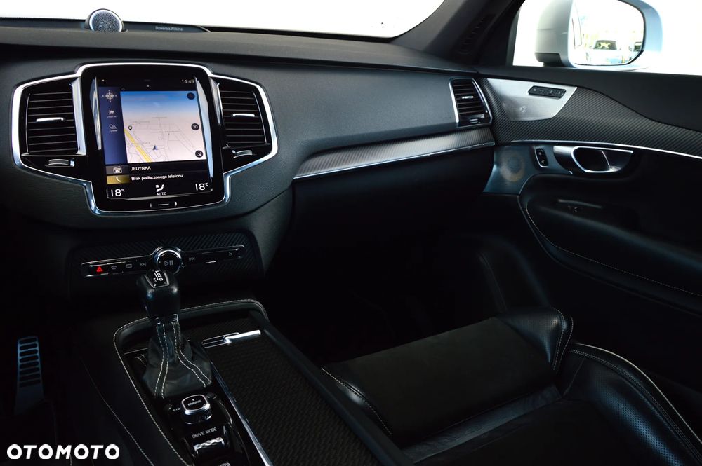 Volvo XC 90 D5 SCR AWD R-Design 7os - 24