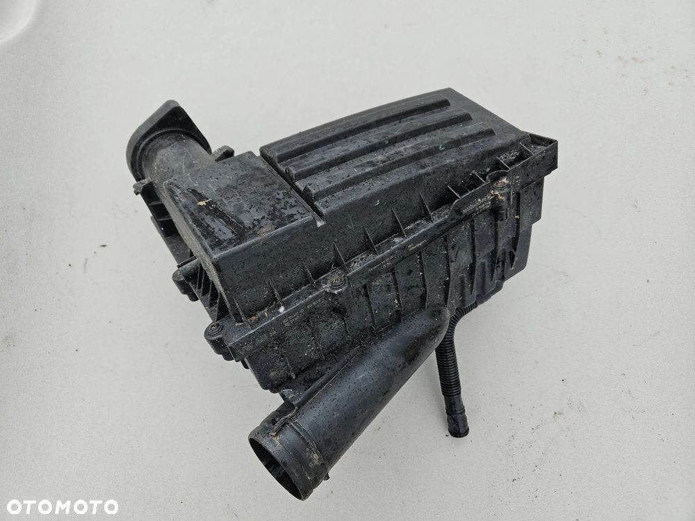 Obudowa filtra powietrza VW Passat B6 1,9 TDI 2006r 3C0129607AD - 1