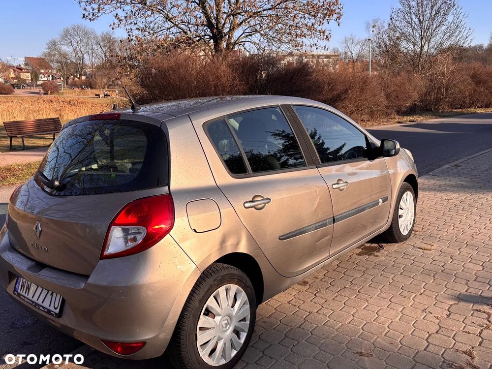 Renault Clio 1.2 16V Bioetanol Alize - 5