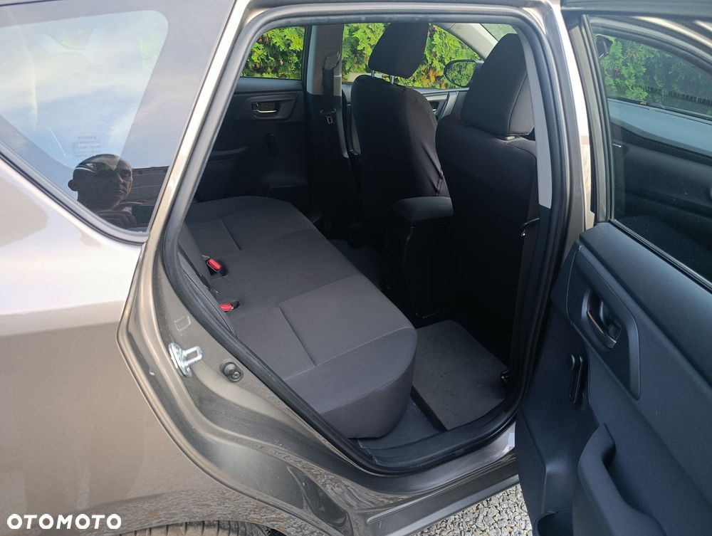 Toyota Auris - 11