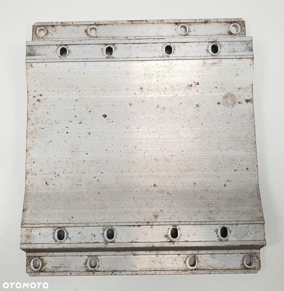 PŁYTA WZMACNIAJĄCA POD TUNEL ASTON MARTIN RAPIDE - 1